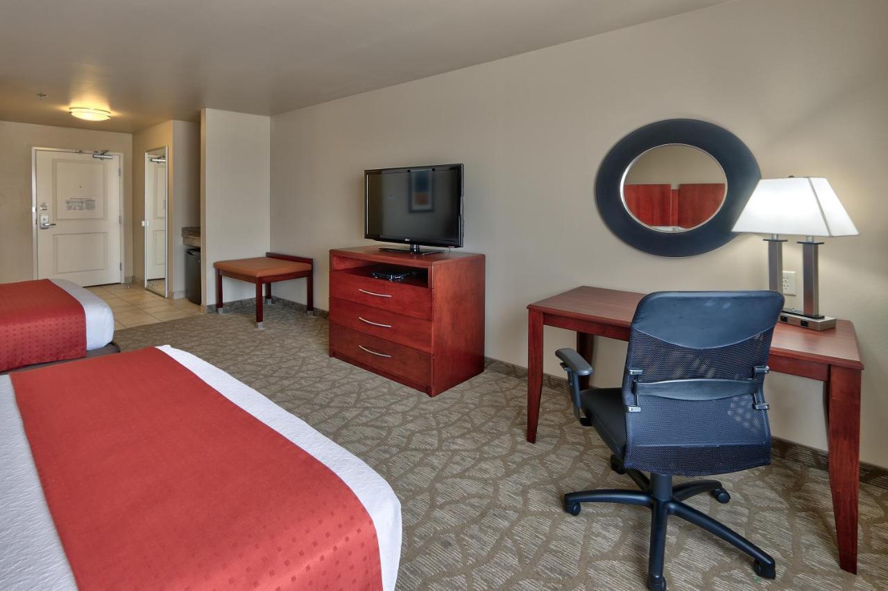 Holiday Inn Roswell By Ihg Номер фото